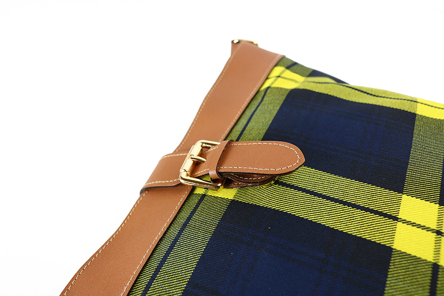 經典格紋單肩背包_40