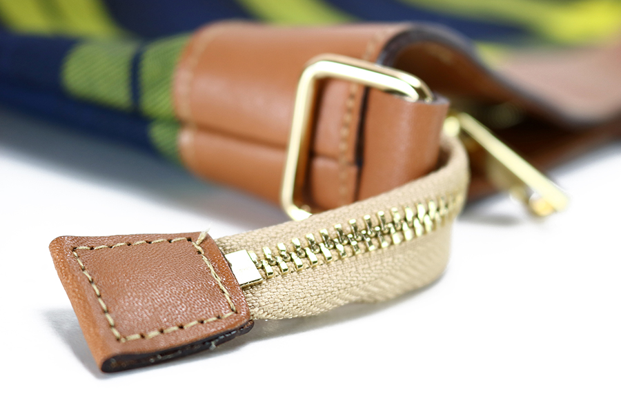 經典格紋單肩背包_40